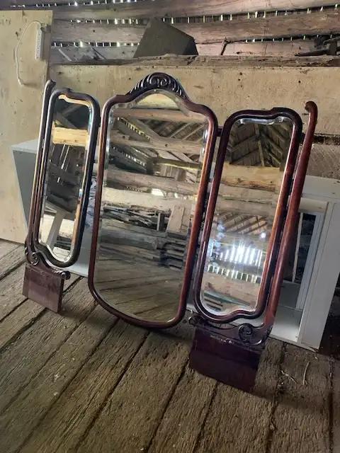 Antique Beveled Mirrors in Home Décor & Accents in Ottawa - Image 3