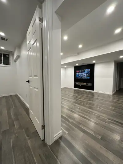 Gorgeous, Brand New, Fully Renovated Legal Basement Apartment at a prime location in Hamilton Mounta...