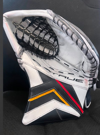 Custom Pro TRUE CATALYST PX3 goalie glove