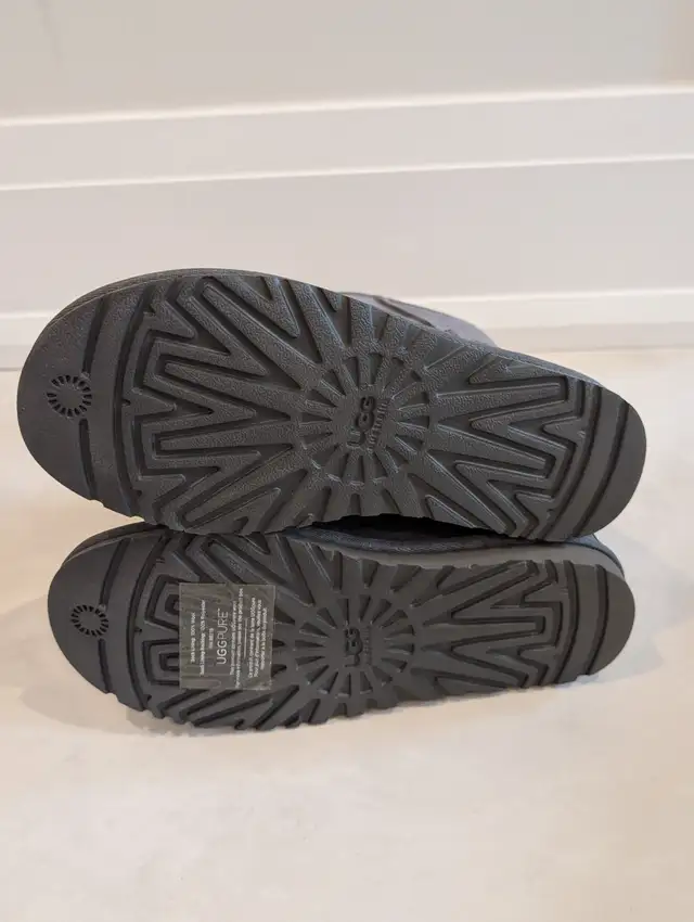 New UGG Australia Classic Short Sheepskin Boots Grey Size 6 in Women's - Shoes in Markham / York Region - Image 8