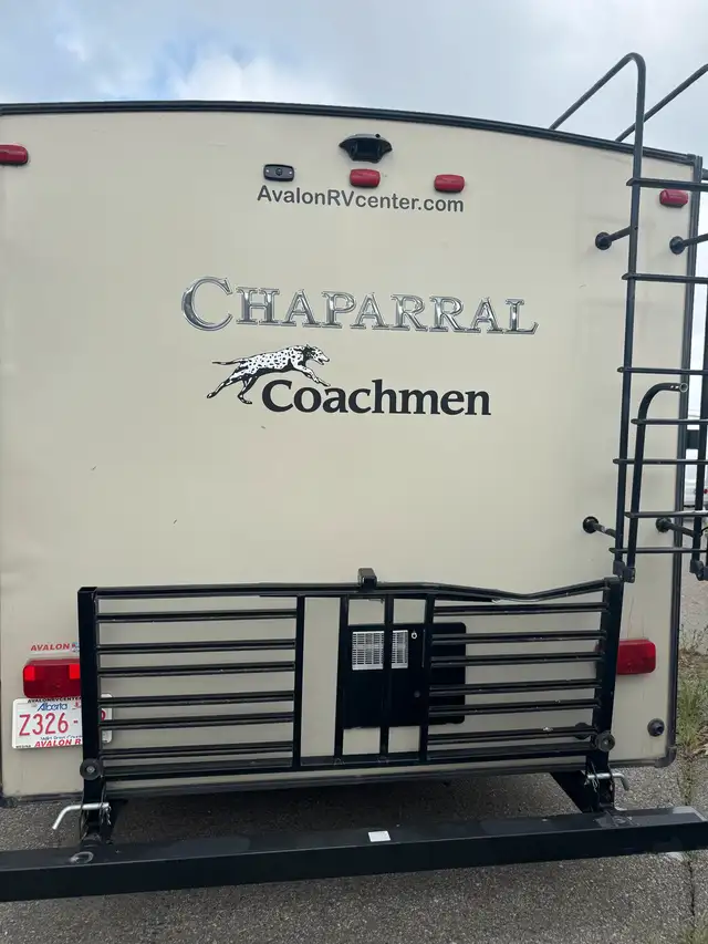 2018 Chaparral Lite 29BHS 5th Wheel in RVs & Motorhomes in Penticton - Image 4