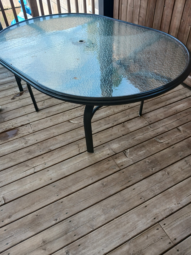 PATIO TABLE - STRONG AND STURDY in Patio & Garden Furniture in Guelph - Image 4