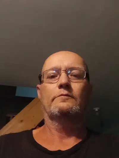 looking for room to rent. I am willing to share room.