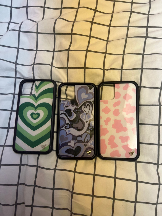 3 wildflower case iphone 11 dans Accessoires pour cellulaires  à Laurentides
