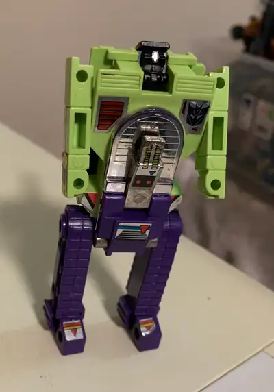 I'm selling a used Transformers Decepticon Constructicon SCAVANGER figure. This Decepticon is ready...
