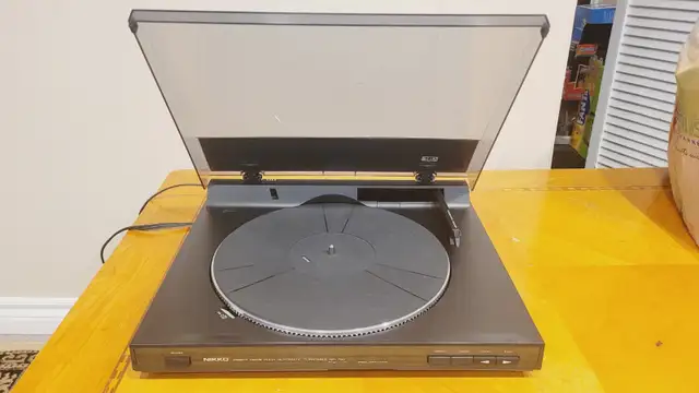 Vintage Nikko NP-750 Direct Drive linear tracking Turntable in Stereo Systems & Home Theatre in Mississauga / Peel Region - Image 2