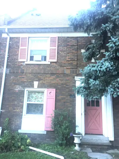 Avenue/Eglinton 2 bedroom plus den