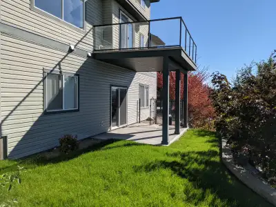 Property Description: Large, Ground-level, 1 Bed plus den, 1 Bath in Beautiful Lake Country! Full ki...