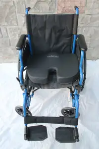Drive folding Wheelchair Drive Blue Streak 18" Wheelchair with F