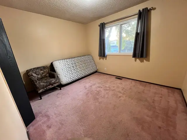 Furniture Room for rent available Calgary63848999977603122