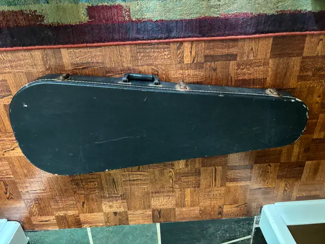 1994 Fender Stratocaster MIM with Hard Case in Guitars in Ottawa - Image 8