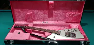 Roland Guitar Synthesizer GR-700 and G-707 Guitar, View more