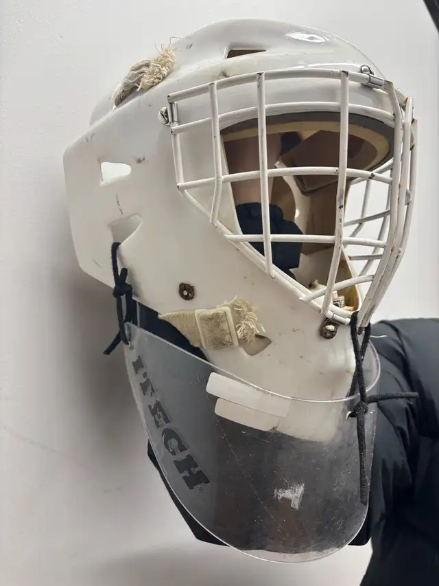 HOCKEY GOALIE Equipment Set in Hockey in City of Toronto - Image 7