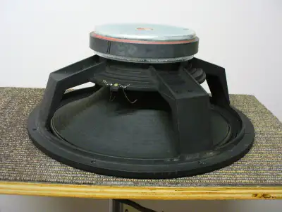 15" Bass Guitar amp speaker with heavy duty aluminum basket. Markings on ceramic magnet : SLM the in...
