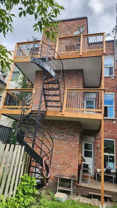 Charmant 4.5, bas avec cour privé. Rénové. Idéal pour couple ou personne seule. Situé dans un emplac...