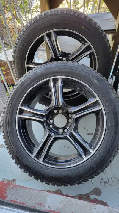Jantes en alliage ( Alloy wheels ) en bon état, 4 trous ( holes ) 16 pouces ( Inches ). The mags are...
