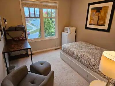 Bright, fully furnished room available Sept 1, 2025.