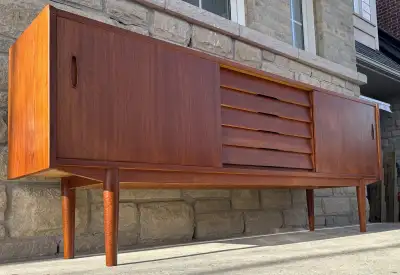 Great shape . Easy viewing and pickup . Delivery is available for a fee