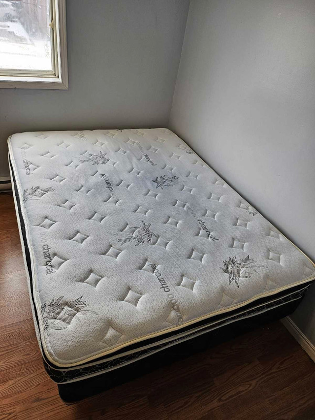 Queen size mattress with bed box in Beds & Mattresses in Sault Ste. Marie - Image 2