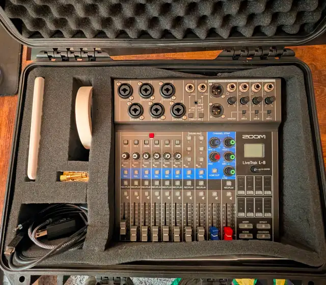 Zoom LiveTrak L-8 in Pro Audio & Recording Equipment in City of Toronto - Image 2