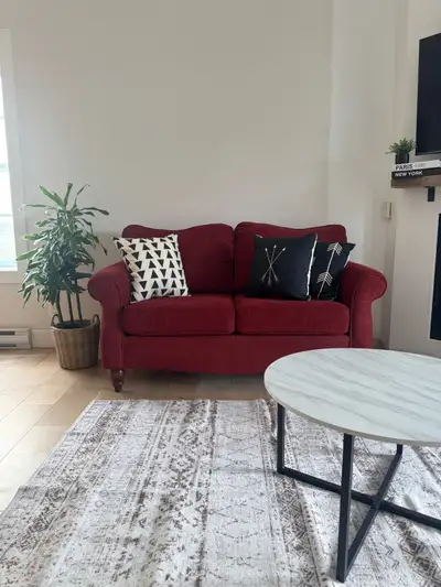 Causeuse rouge brique confortable – parfaite pour appartement / , View more