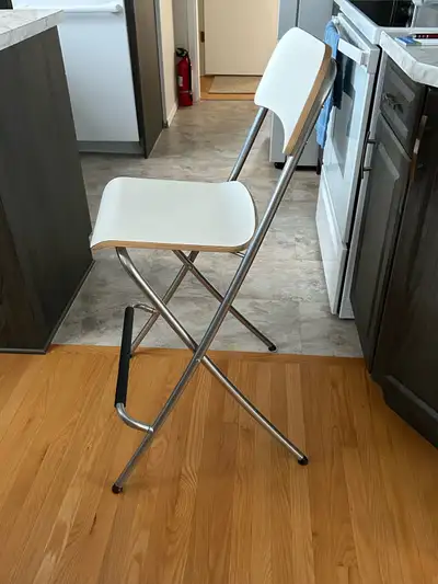 Bar stool, Voir plus