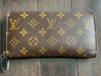 Louis Vuitton Zippy Wallet ( Authentic)