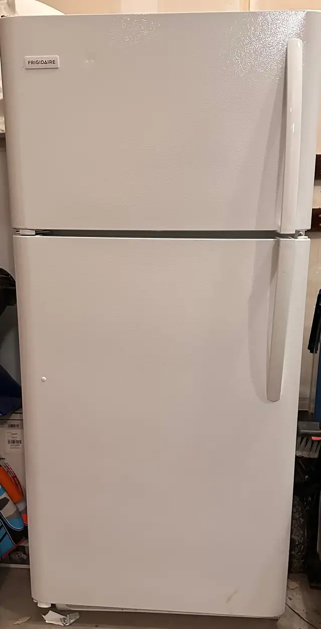 Frigidaire fridge in Refrigerators in Kitchener / Waterloo - Image 2