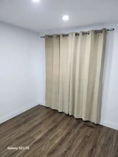 Newly renovated bed rooms in a semi detached house in Mississauga Main intersection is Dundas and Er...
