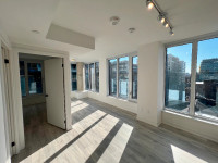 Bright And Spacious Condo In Queen West