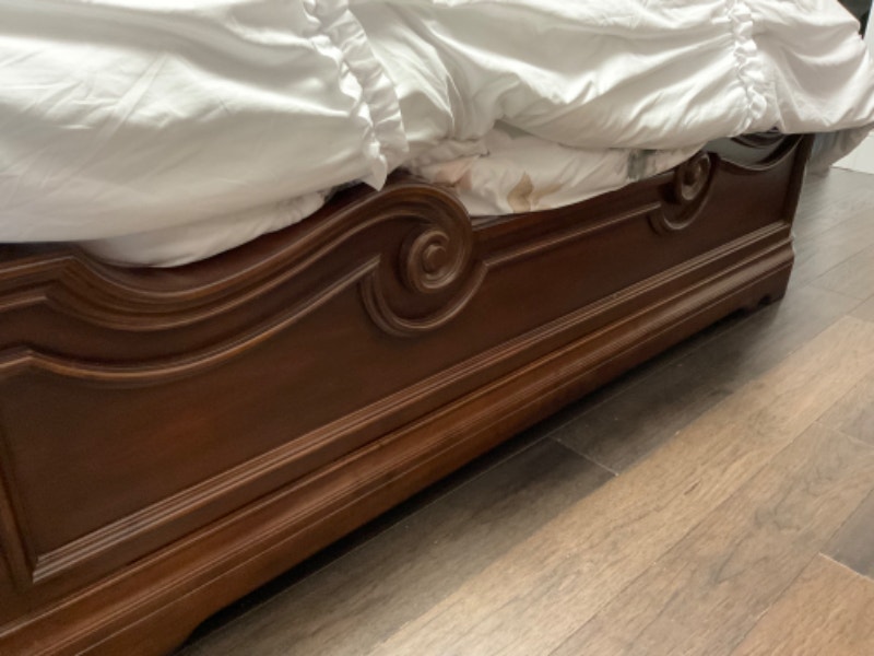 Bedroom Solid Wood King Size 7 piece bedroom set. Beds & Mattresses