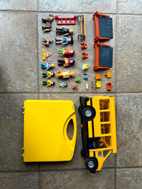 Playmobil School bus (flashing light) & Carry case Playset