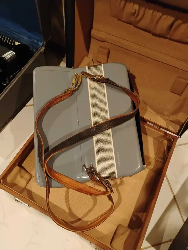 vintage musical instruments in Other in Markham / York Region - Image 5