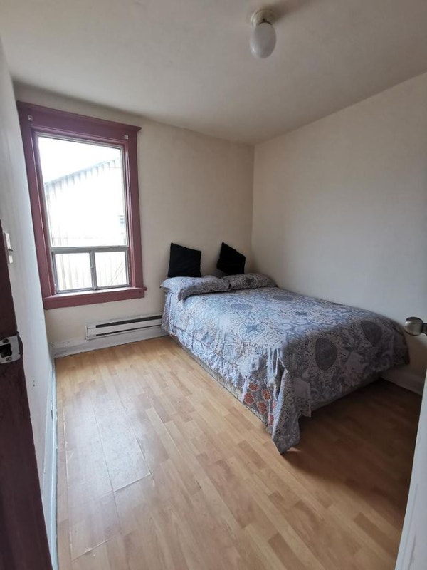 2 bedrooms FOR RENT in downtown Toronto Student housing Room Rentals