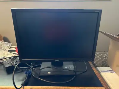 One black LCD monitor. Great shape, no burned pixels. Pickup in Dalhousie in the NW.