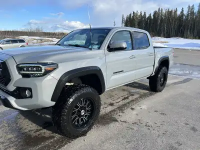 2021 Toyota Tacoma trd off-road 36,674 km 3.5 inch lift kit with 33in tires Very good shape Message...