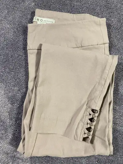 woman’s pants size 7, View more