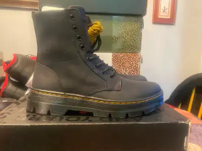 NEW Dr. Martens Men's Combs Leather Boots size10 $130, View more
