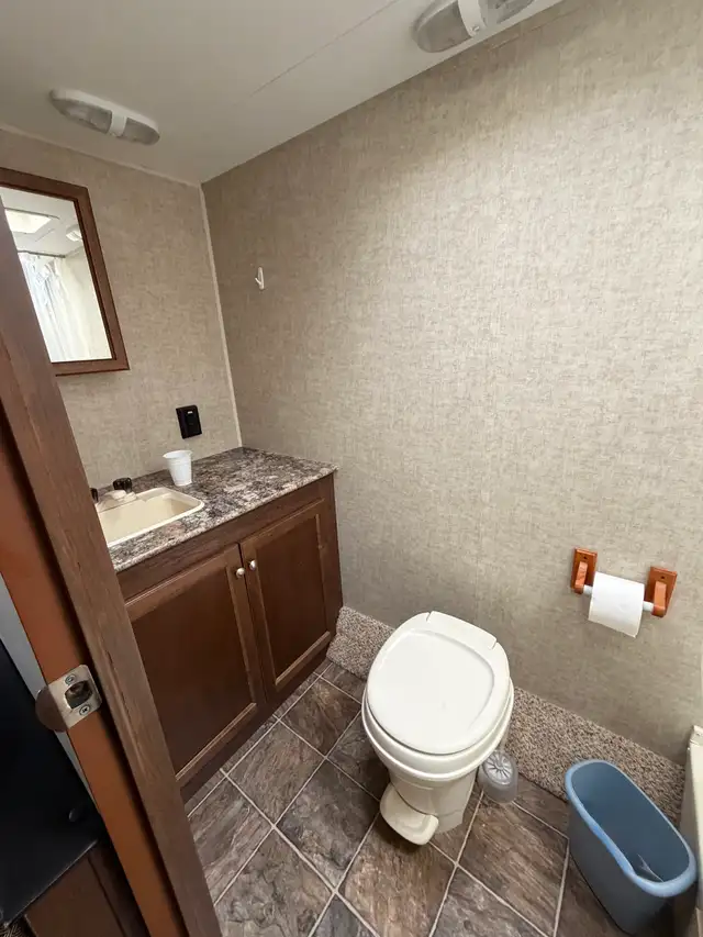 2015 Keystone Hideout 17ft in Travel Trailers & Campers in Cranbrook - Image 10