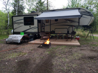 2017 Forest River Crusader 30' Fifth Wheel