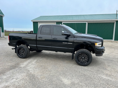 2003 ram 2500 Cummins 4x4 6 speed manual certified 