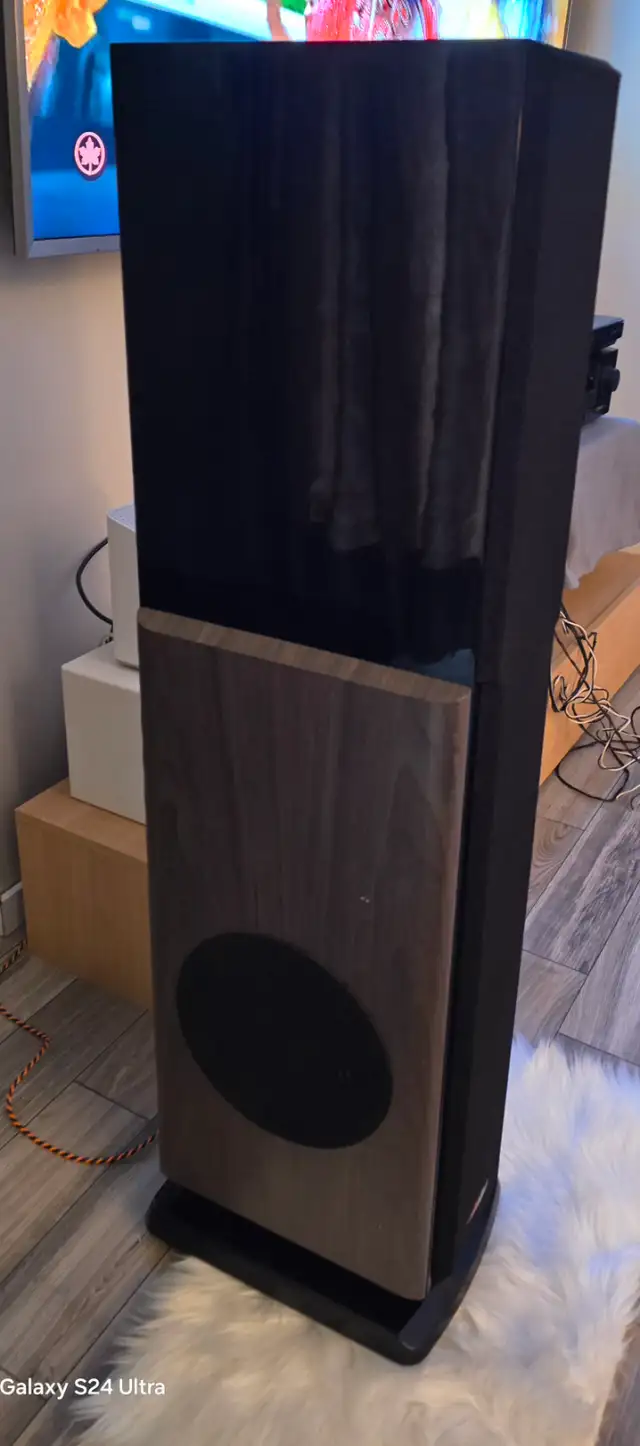 Polk LSi15-Audiophile Towers in Speakers in Calgary - Image 3
