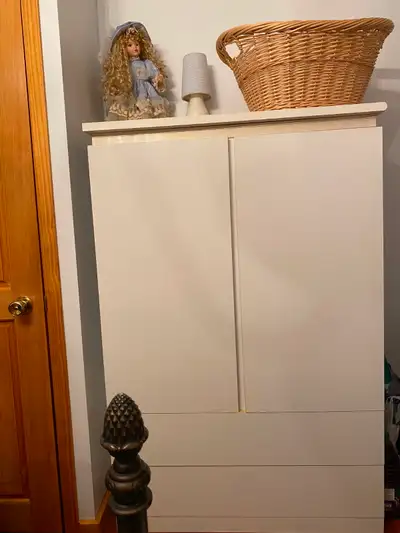 Armoire a vendre, View more