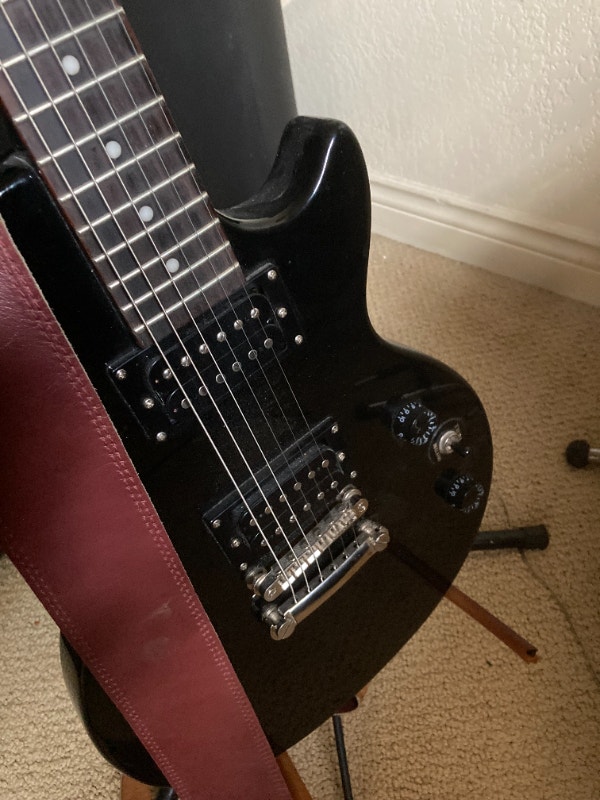 electric guitar with strap Guitars Calgary Kijiji