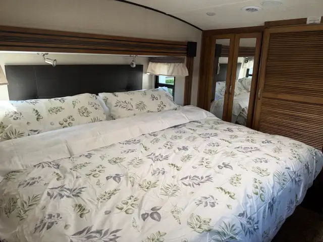 2018 36ft Fifth Wheel for sale in Travel Trailers & Campers in Quesnel - Image 8