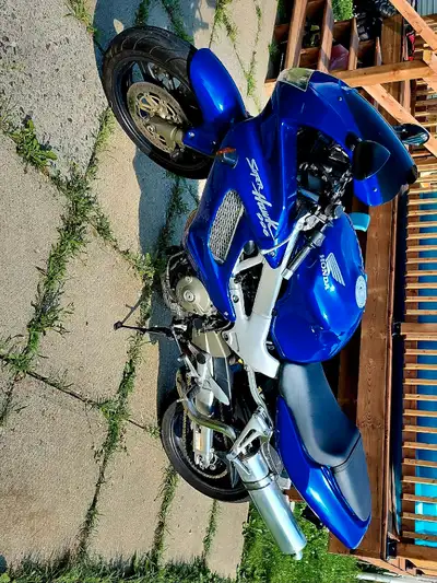 2003 Honda VTR1000 superhawk -new chain -new sprockets -new cam chain tensioners Bike was just servi...