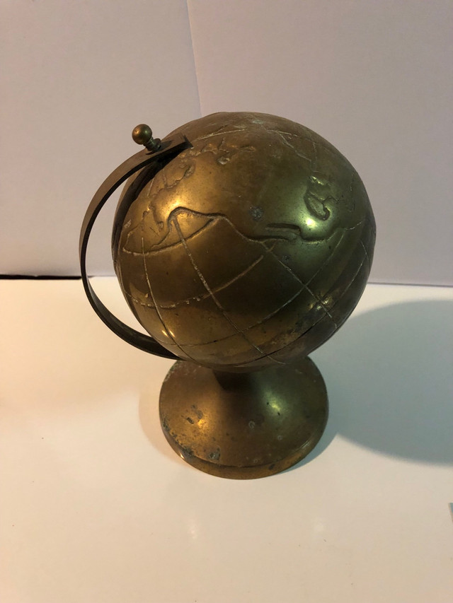 Brass globe in Arts & Collectibles in Annapolis Valley - Image 2