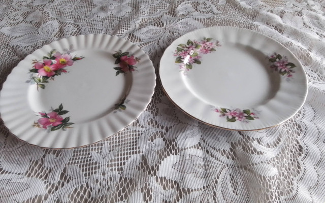 BONE CHINA DESSERT OR SALAD PLATES (2) - The Old Country ROSES in Arts & Collectibles in City of Toronto - Image 3