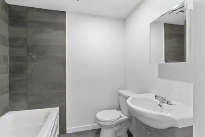 CLEAN APARTMENT FOR RENT 4.5- 4 1/2 BEAU LOGEMENT À LOUER RÉNOVÉ