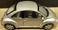 VOLKSWAGEN NEW BEETLE SCALE 1/18 MAISTO ÉTAT NEUF TAXE INCLUSE